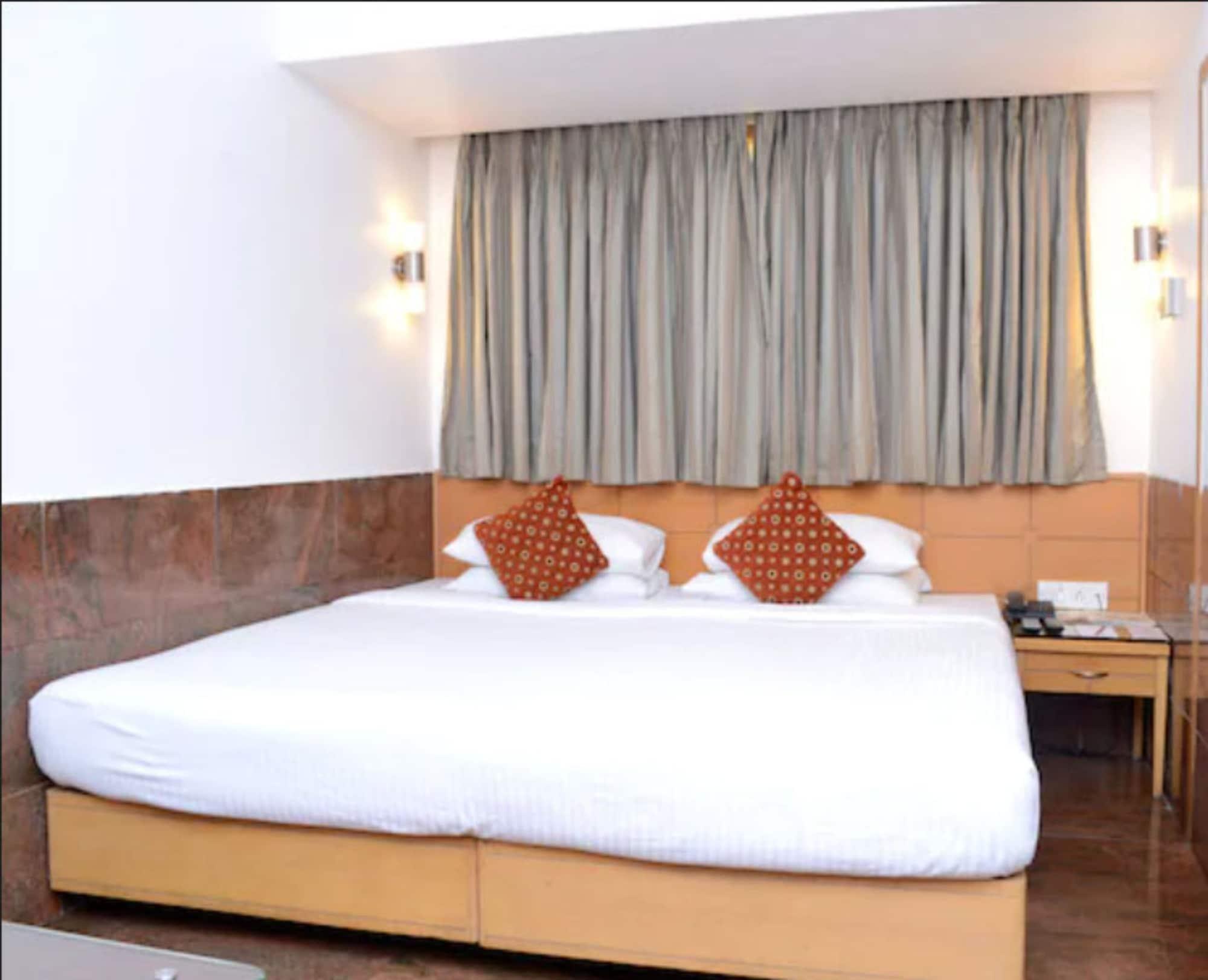 Ramee Guestline Hotel Khar Mumbai Kültér fotó