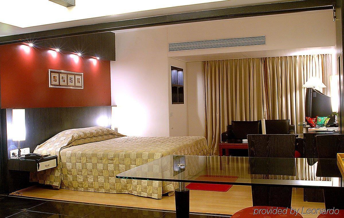 Ramee Guestline Hotel Khar Mumbai Szoba fotó