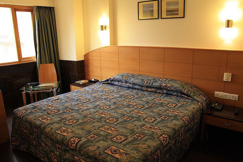 Ramee Guestline Hotel Khar Mumbai Szoba fotó